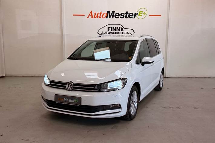 Hvid VW Touran fra 2019