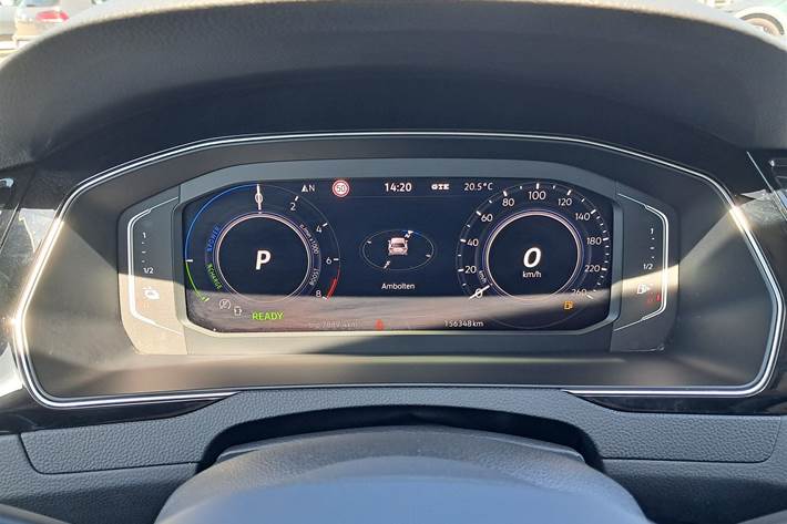 Sølv VW Passat fra 2021