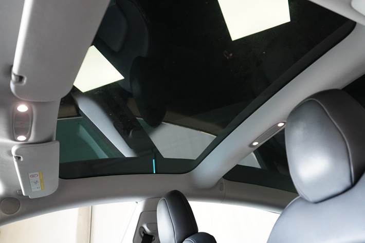 Hvid Tesla Model 3 fra 2020