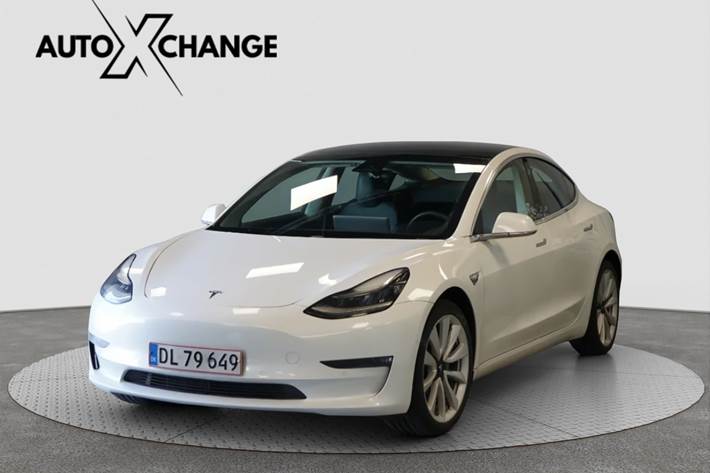 Hvid Tesla Model 3 fra 2020 set udefra