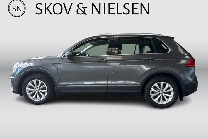 Grå VW Tiguan fra 2017