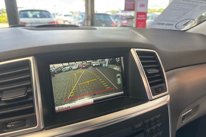 Sølv Mercedes ML350 fra 2013