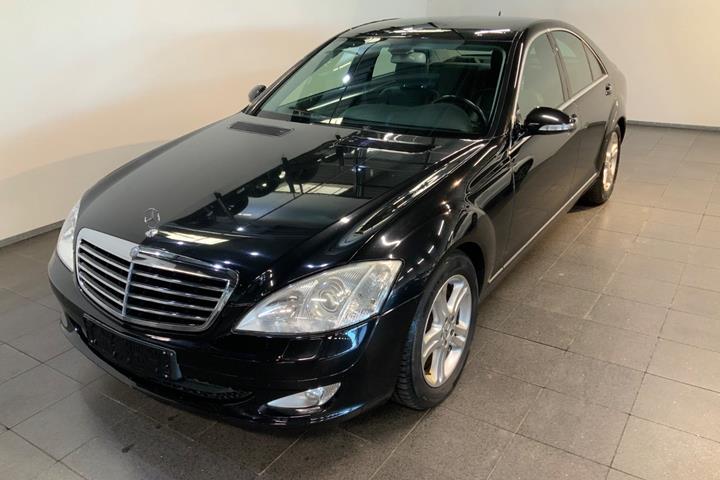 Sort Mercedes S350 fra 2006 set udefra