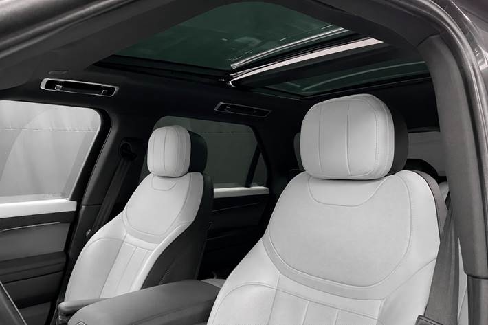 Grå Land Rover Range Rover sport fra 2023