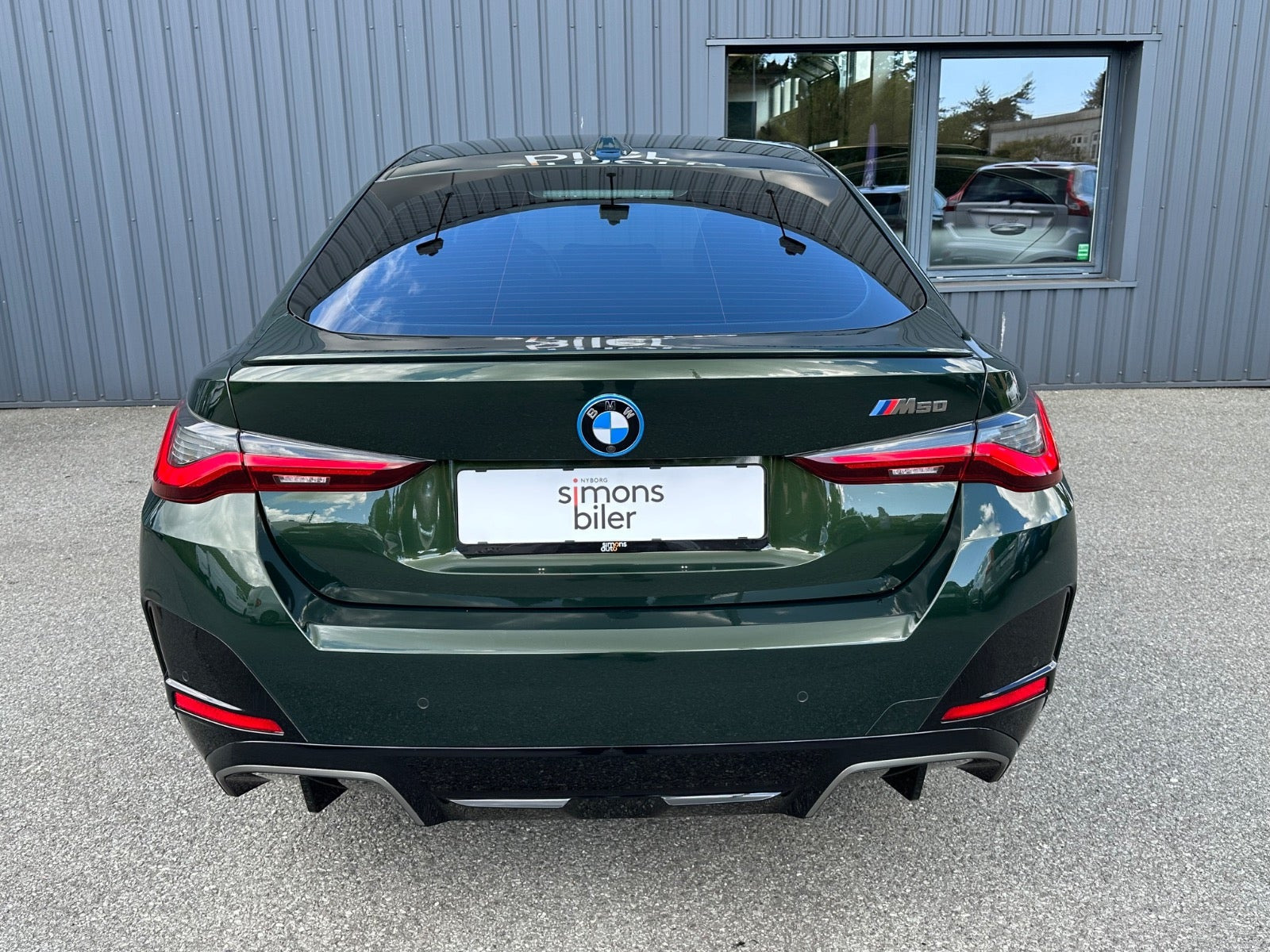 Grøn BMW i4 fra 2023