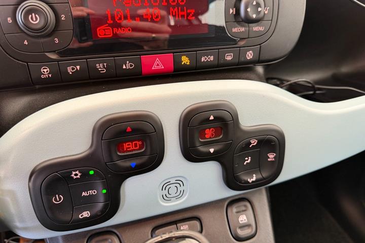 undefined Fiat Panda Cross fra 2020 set indefra