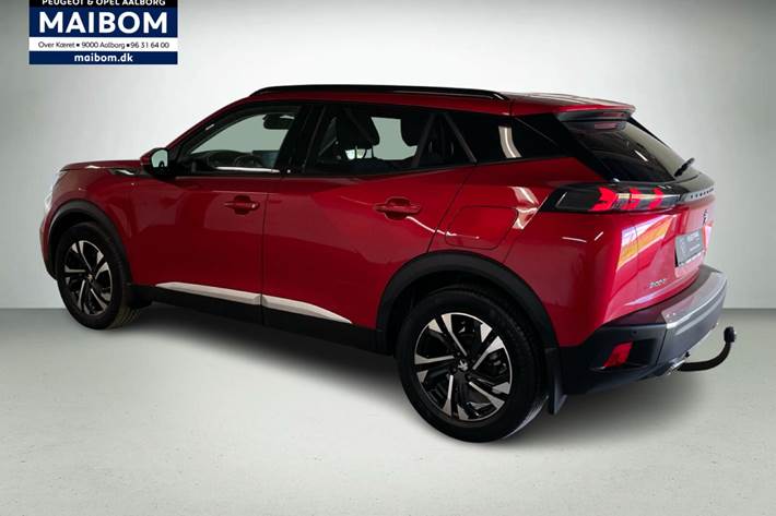 Rød Peugeot 2008 fra 2020