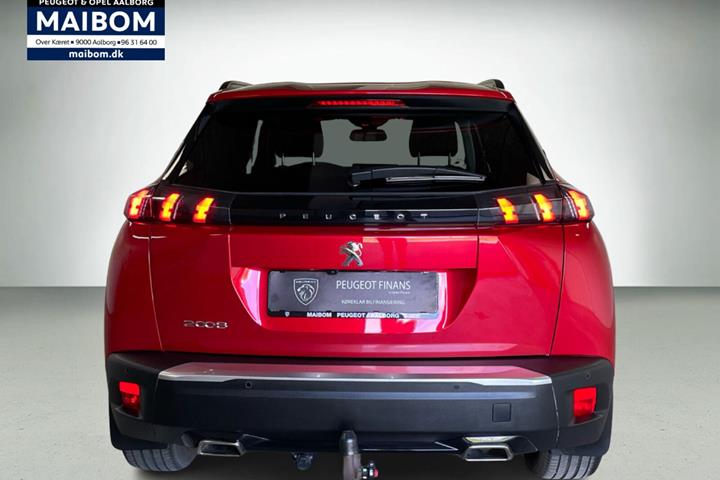 Rød Peugeot 2008 fra 2020