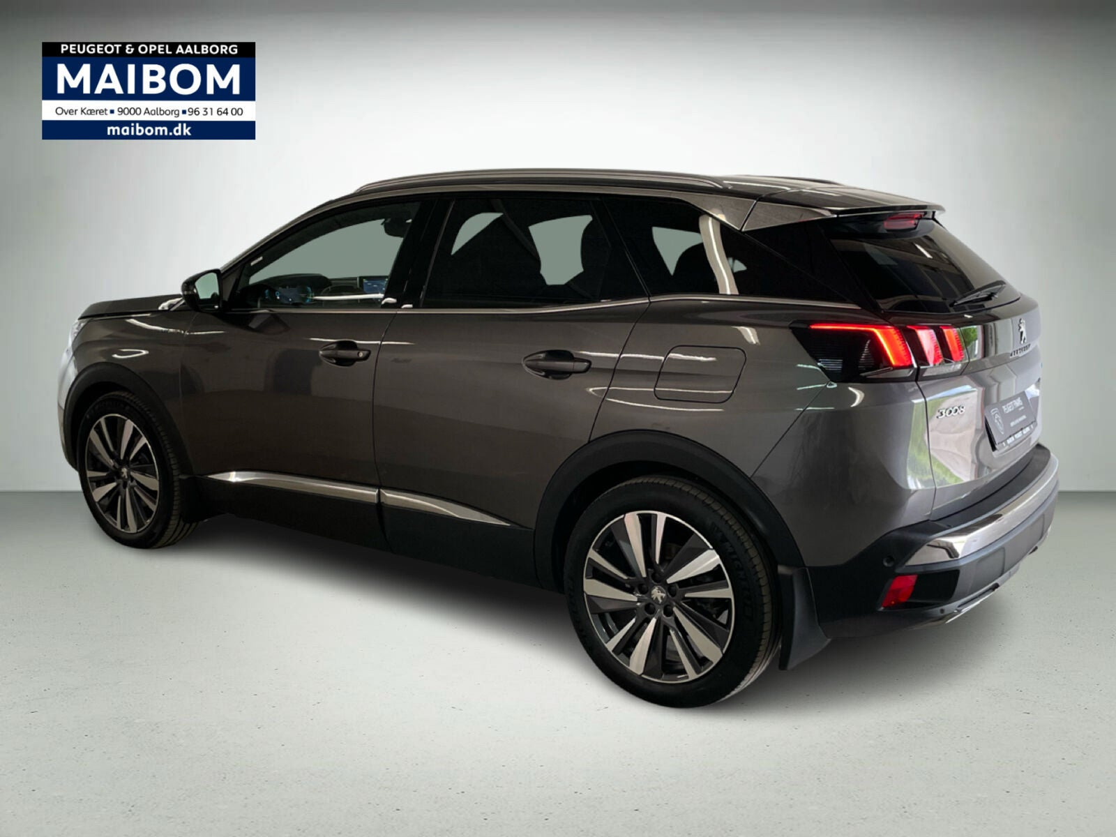 Grå Peugeot 3008 fra 2020