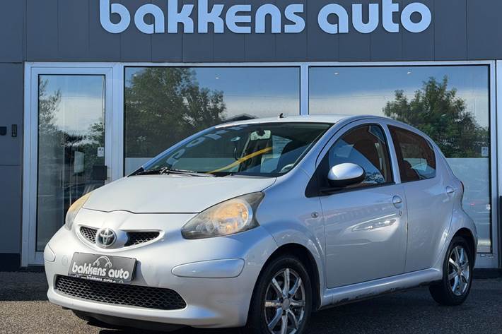 Sølv Toyota Aygo fra 2008