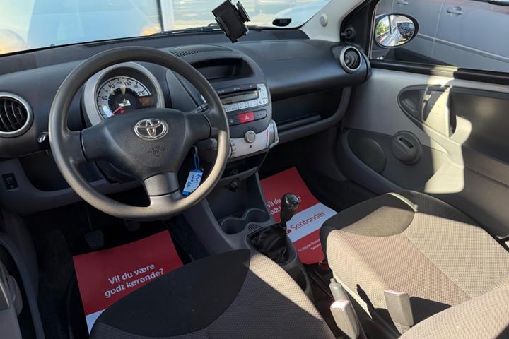 Sølv Toyota Aygo fra 2008