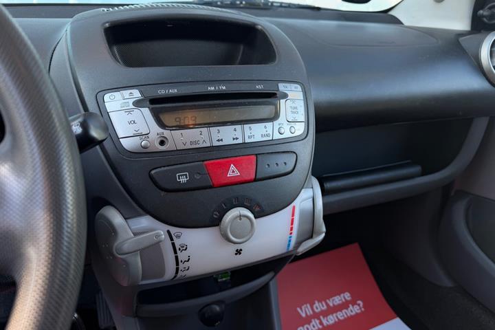 Sølv Toyota Aygo fra 2008