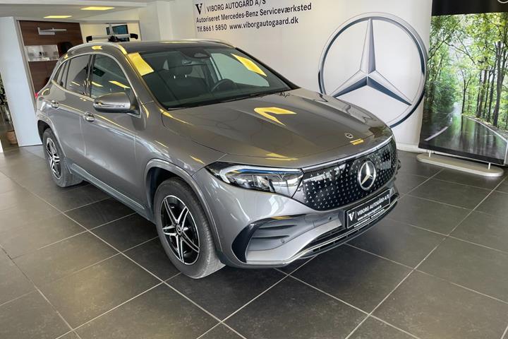 Grå Mercedes EQA250+ fra 2025 set udefra