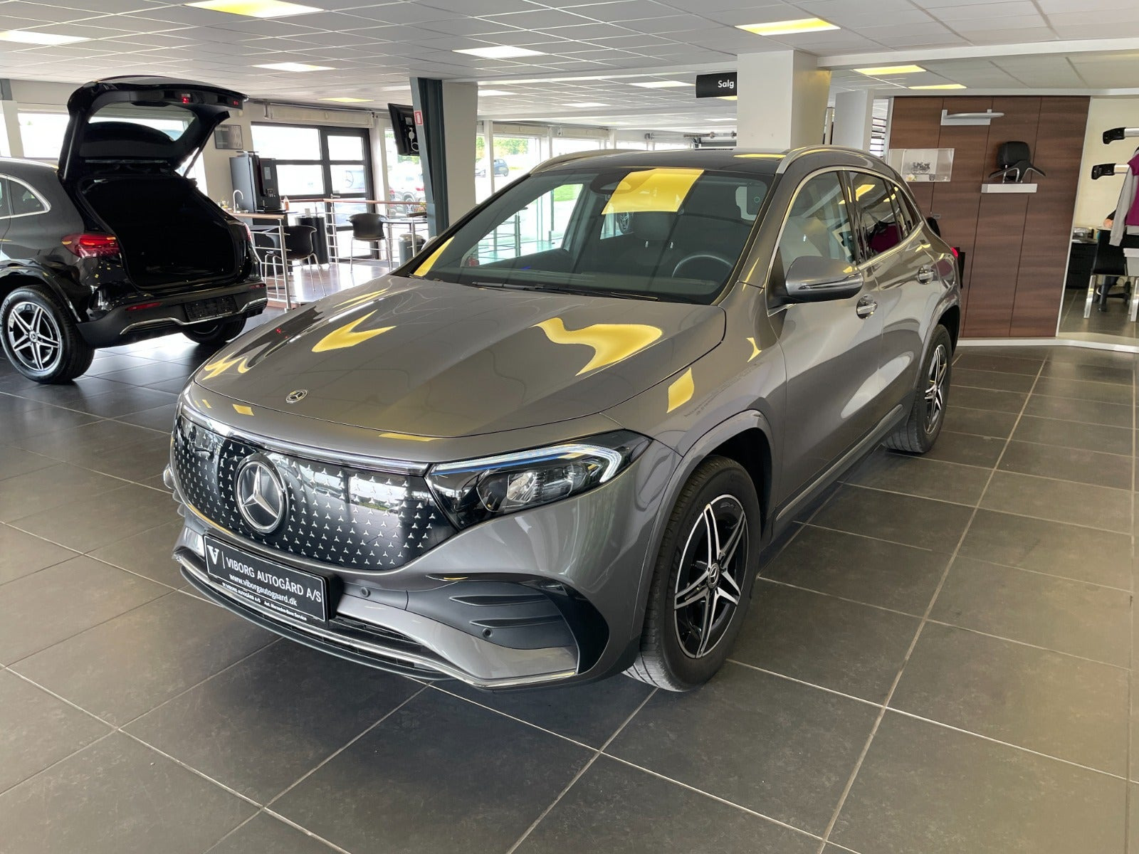 Grå Mercedes EQA250+ fra 2025
