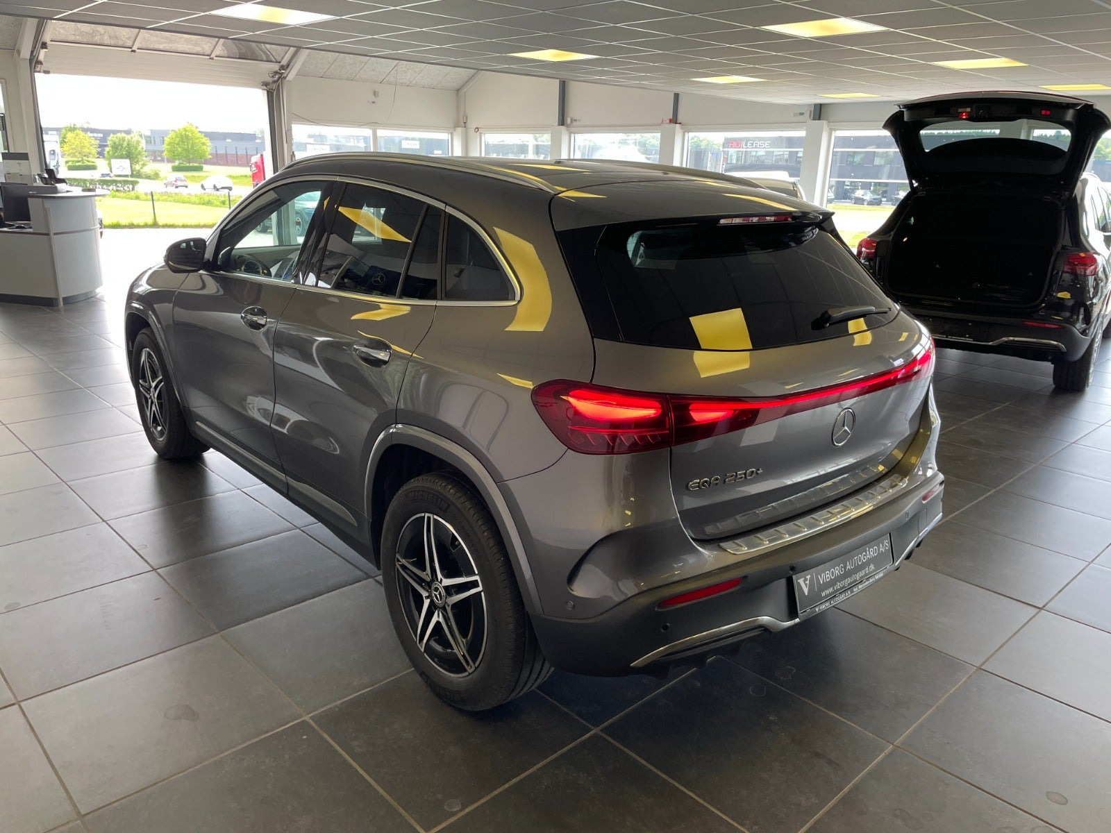 Grå Mercedes EQA250+ fra 2025