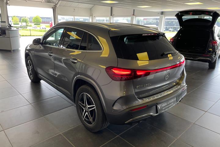 Grå Mercedes EQA250+ fra 2025