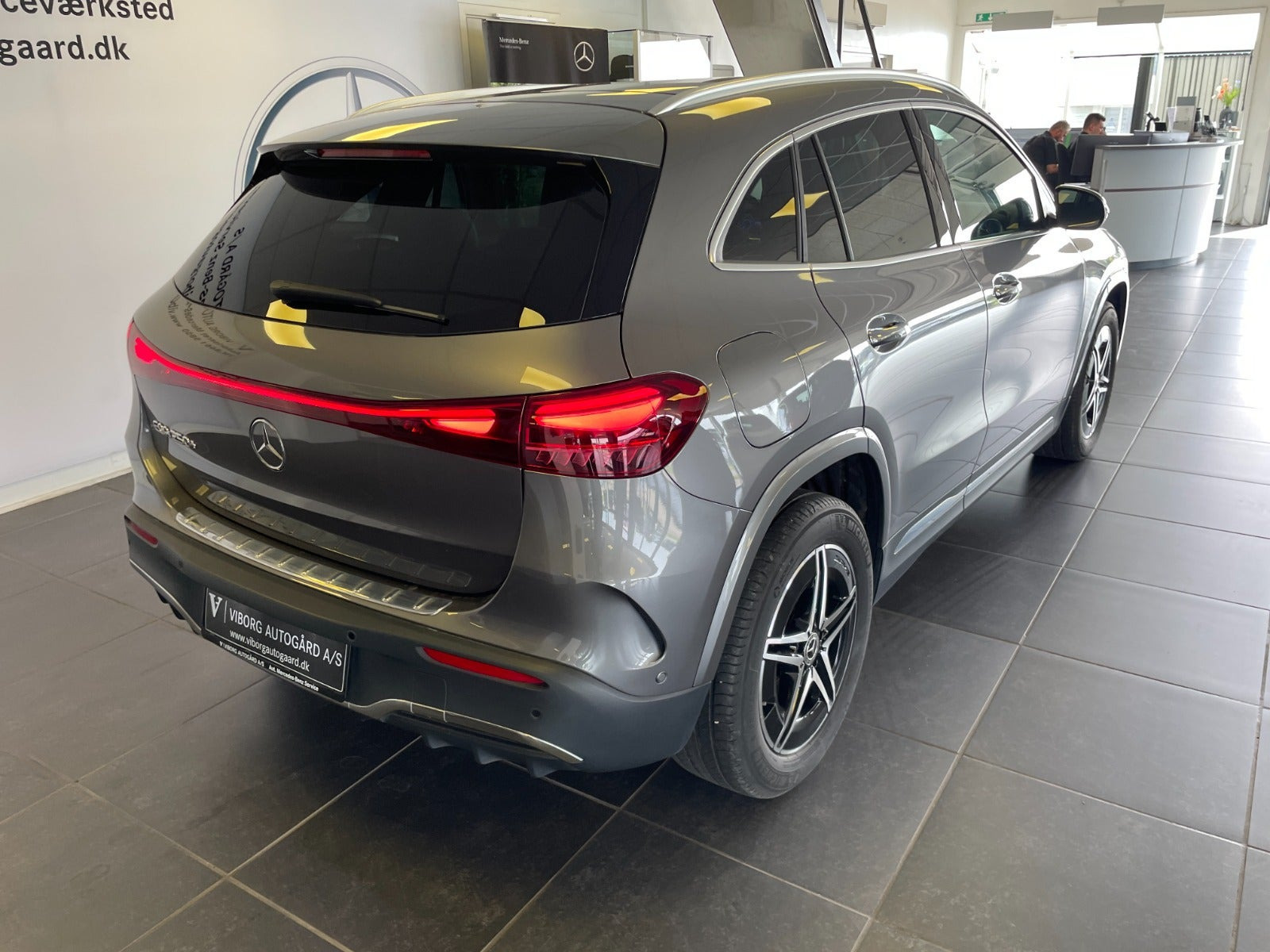 Grå Mercedes EQA250+ fra 2025