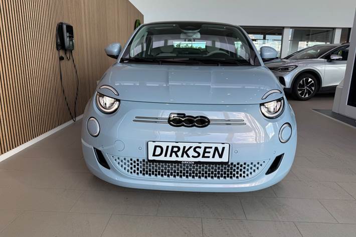 Blå Fiat 500e fra 2023