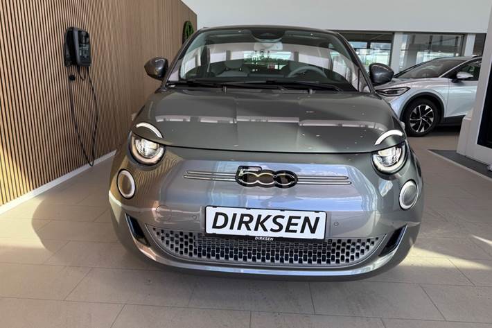 Grå Fiat 500e fra 2023