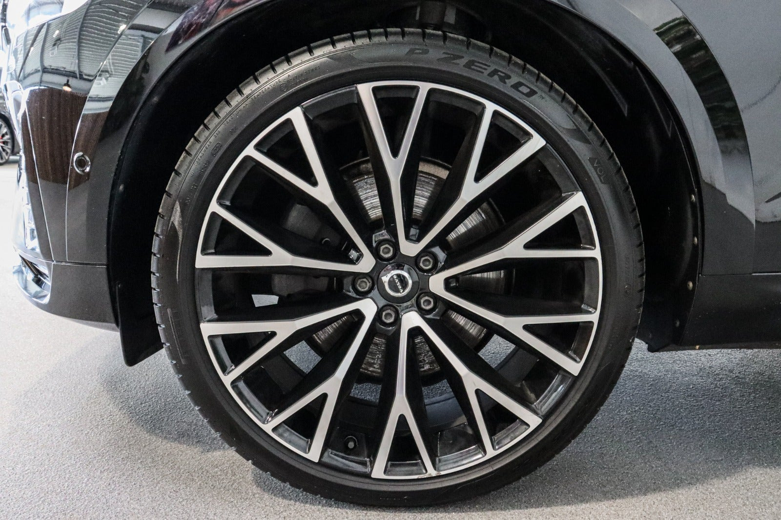 Sort Volvo XC60 fra 2022