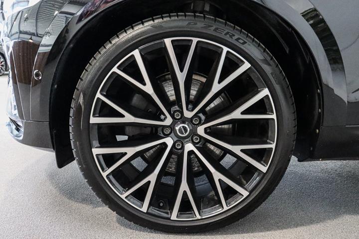 Sort Volvo XC60 fra 2022