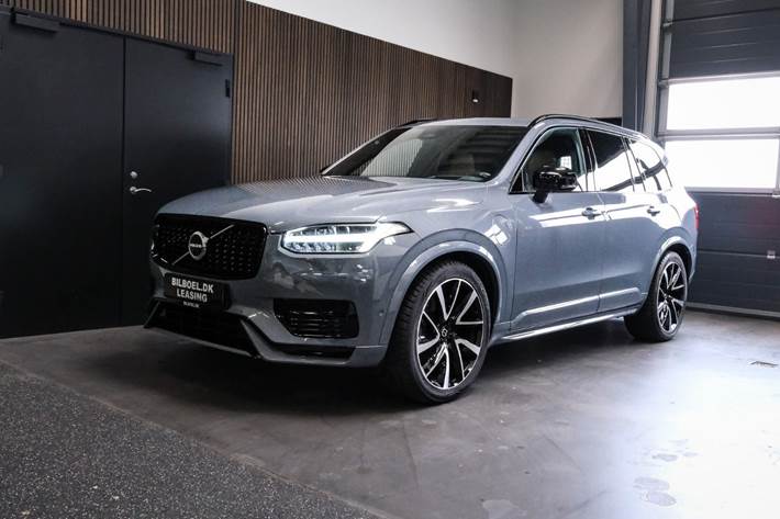Grå Volvo XC90 fra 2023