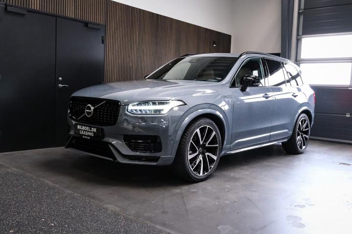 Grå Volvo XC90 fra 2023 set udefra