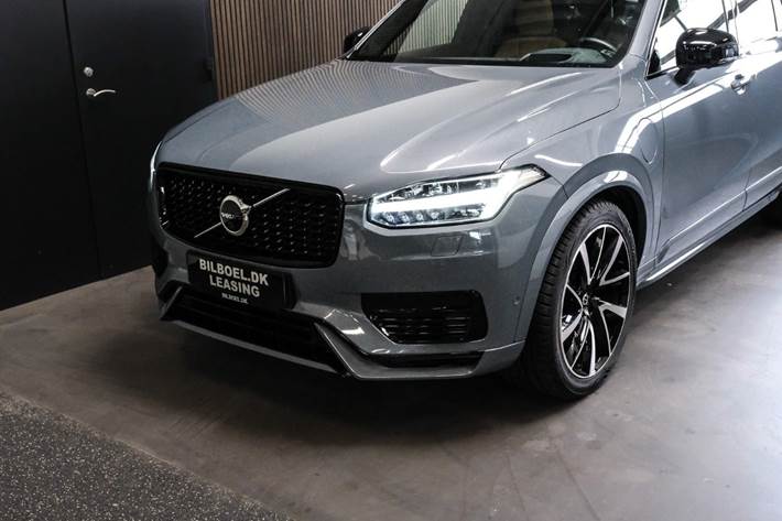 Grå Volvo XC90 fra 2023