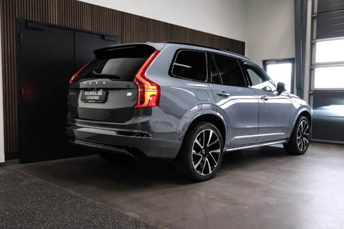 Grå Volvo XC90 fra 2023