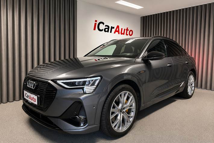 Grå Audi e-tron fra 2021 set udefra