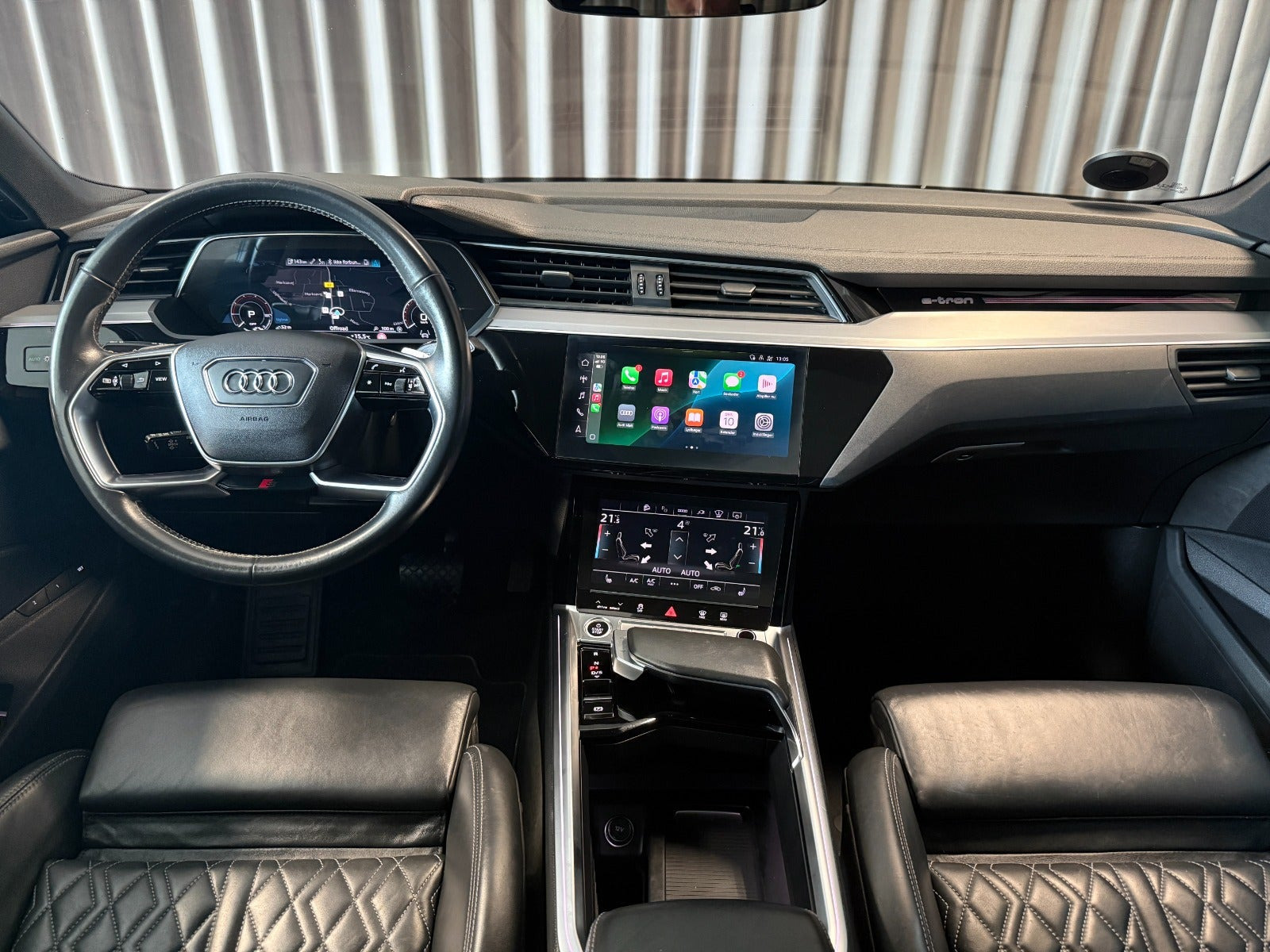 Grå Audi e-tron fra 2021