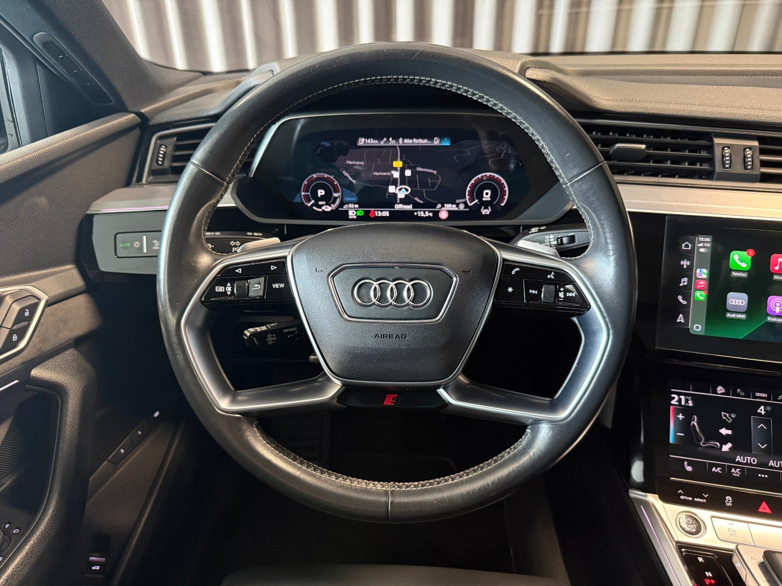 Grå Audi e-tron fra 2021