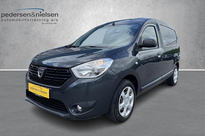 Blå Dacia Dokker fra 2021 set udefra