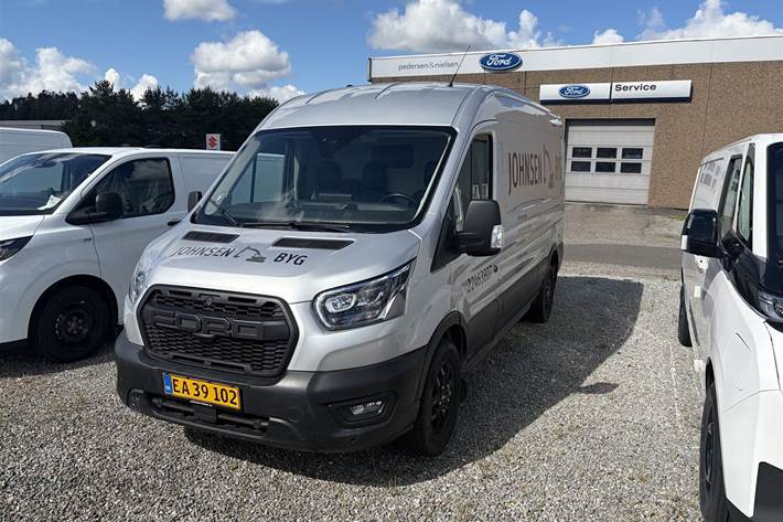 Sølv Ford Transit fra 2024