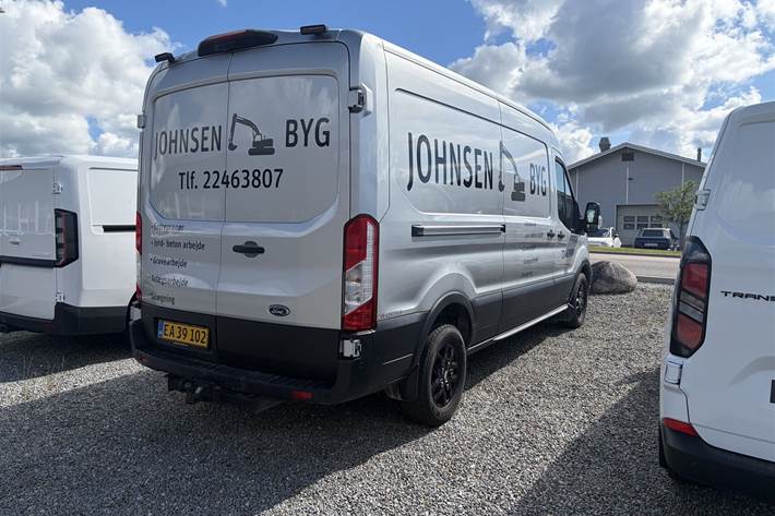 Sølv Ford Transit fra 2024