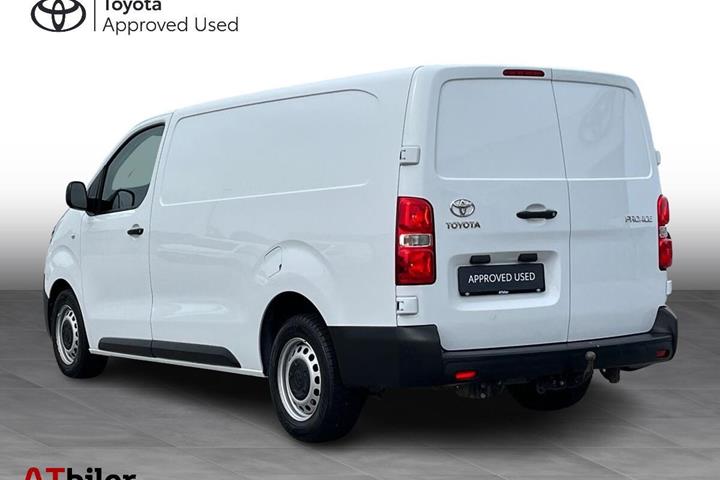 Hvid Toyota ProAce fra 2023