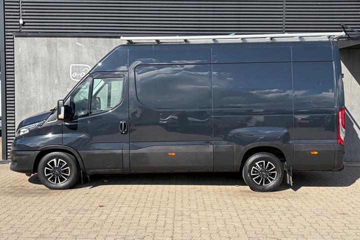 Sort Iveco Daily fra 2022
