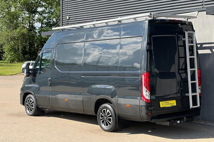Sort Iveco Daily fra 2022