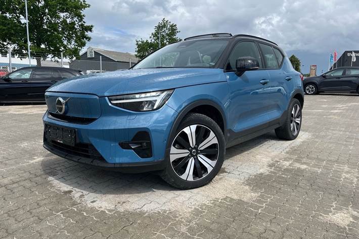 Blå Volvo XC40 fra 2022