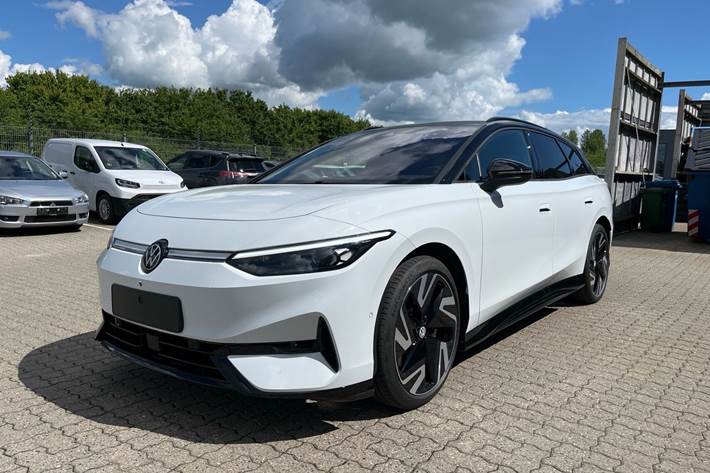 Hvid VW ID.7 fra 2026 set udefra