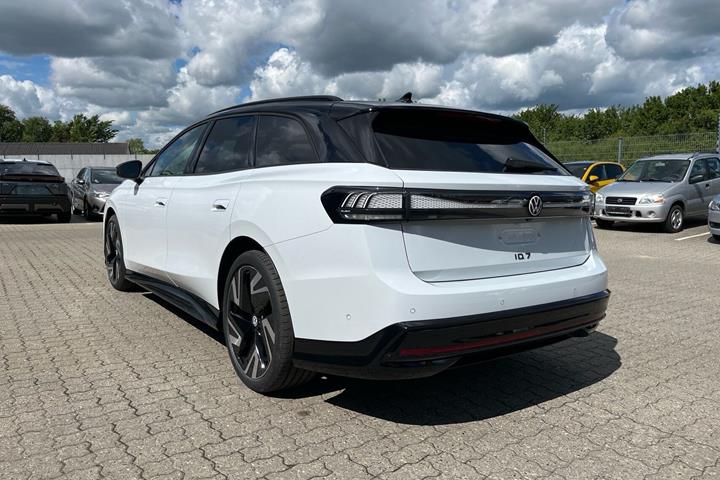 Hvid VW ID.7 fra 2026