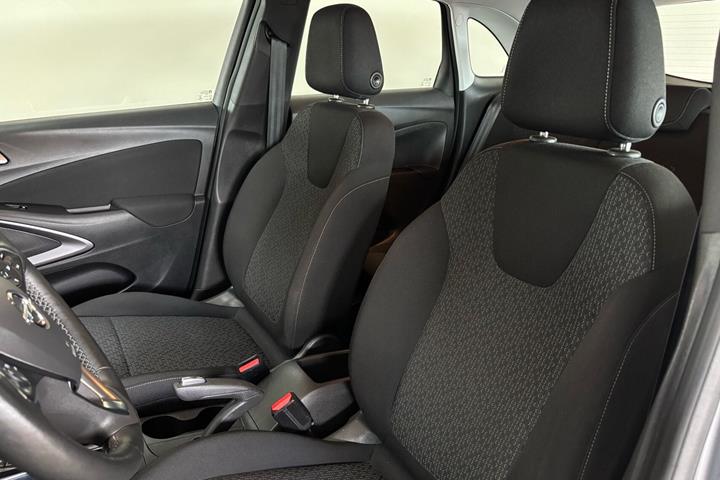 Grå Opel Crossland X fra 2020