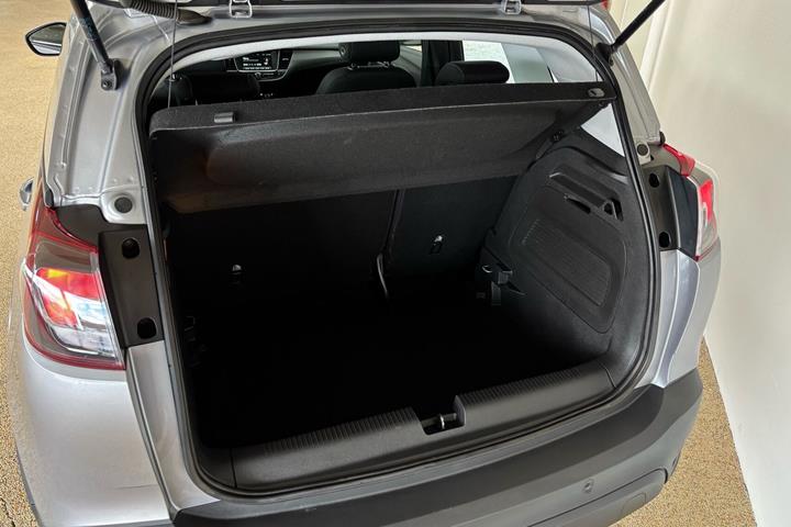 Grå Opel Crossland X fra 2020