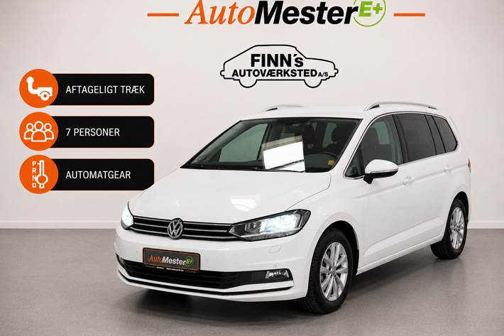 Hvid VW Touran fra 2019 set udefra