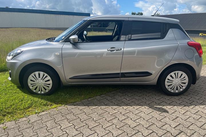 Sølv Suzuki Swift fra 2022