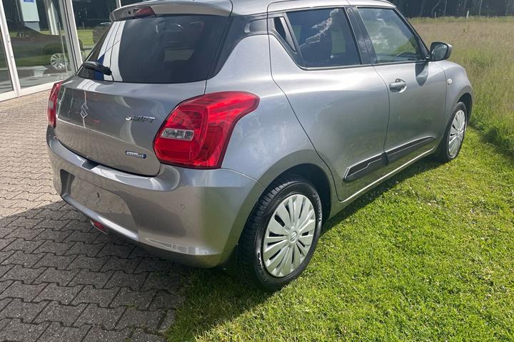 Sølv Suzuki Swift fra 2022