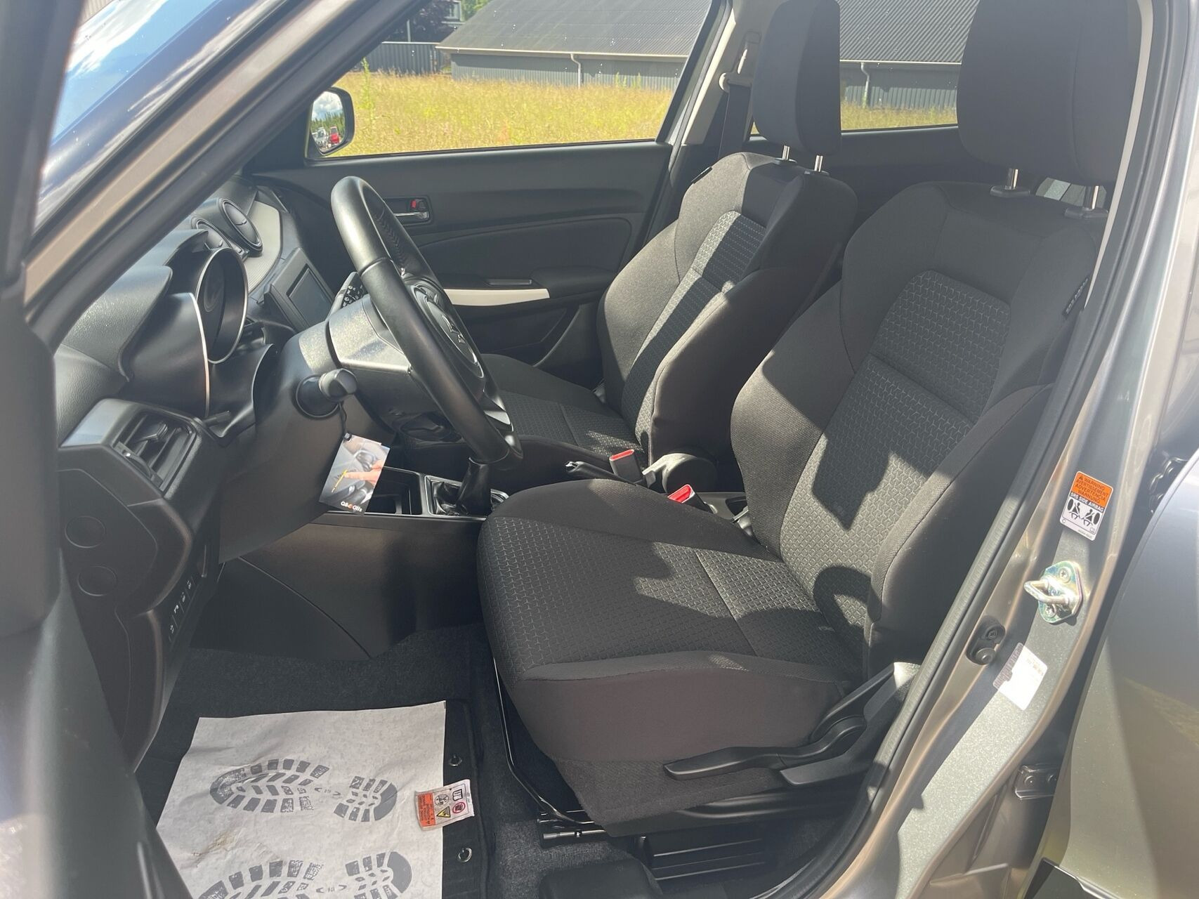 Sølv Suzuki Swift fra 2022