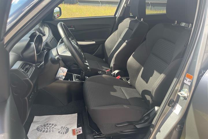 Sølv Suzuki Swift fra 2022