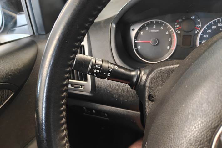 Gul Hyundai i20 fra 2012