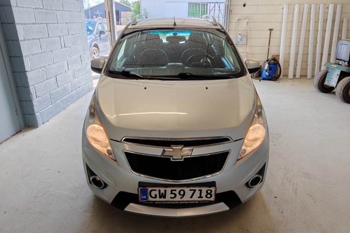 Gul Chevrolet Spark fra 2012